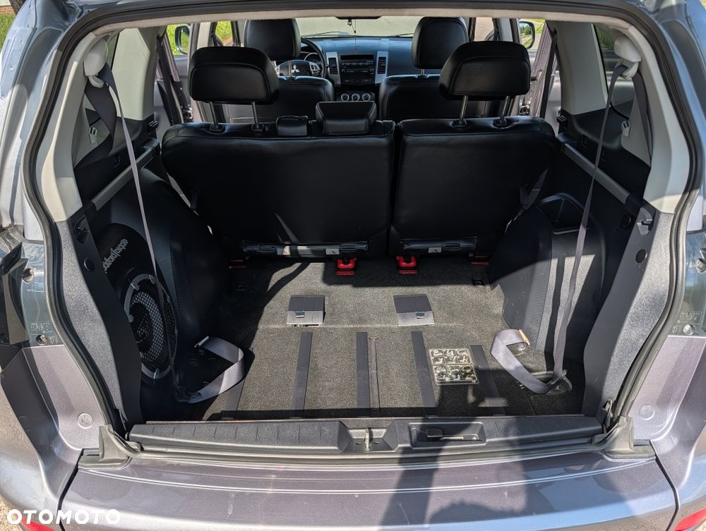 Mitsubishi Outlander - 8