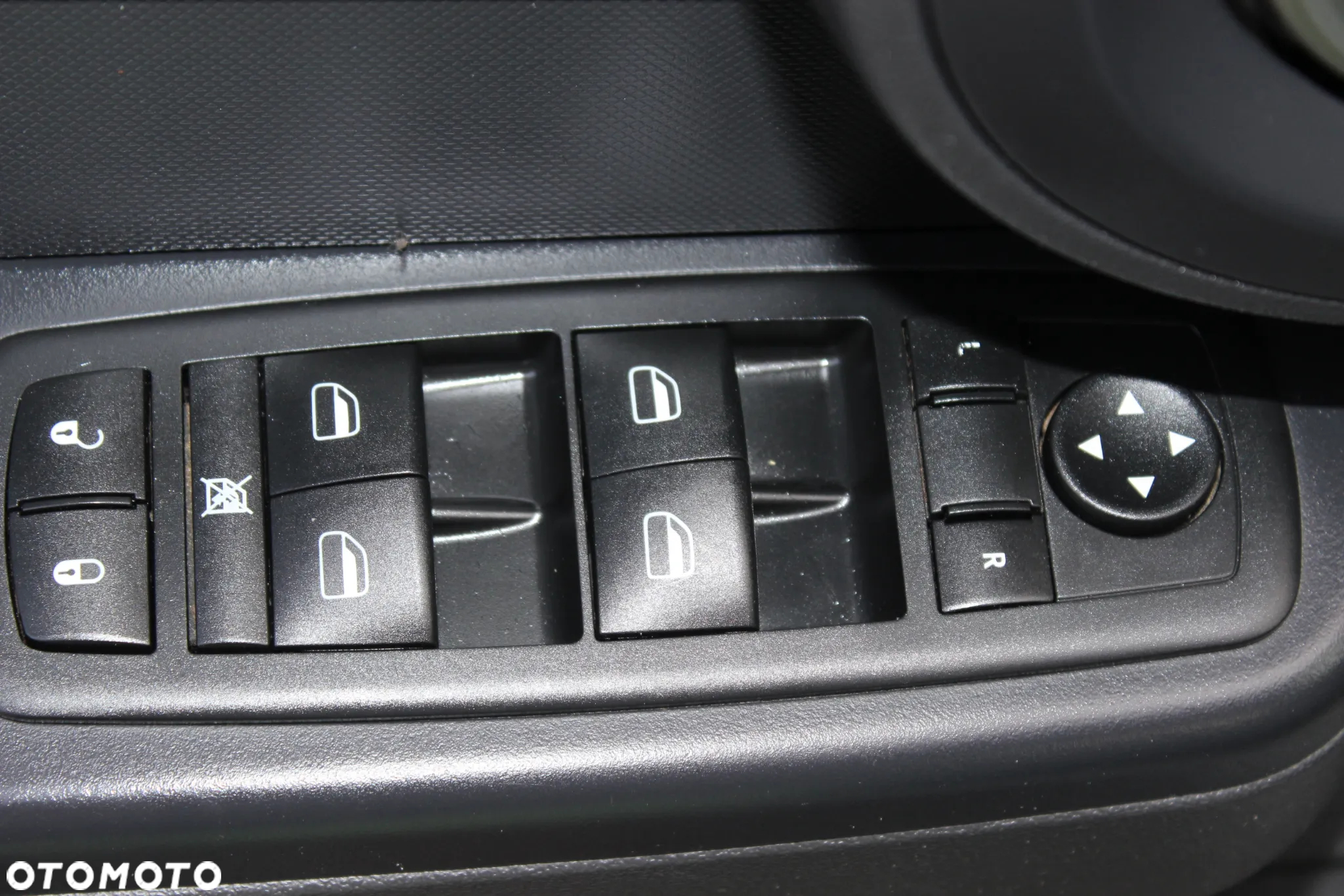 Dodge Nitro 2.8 CRD DPF SXT - 18