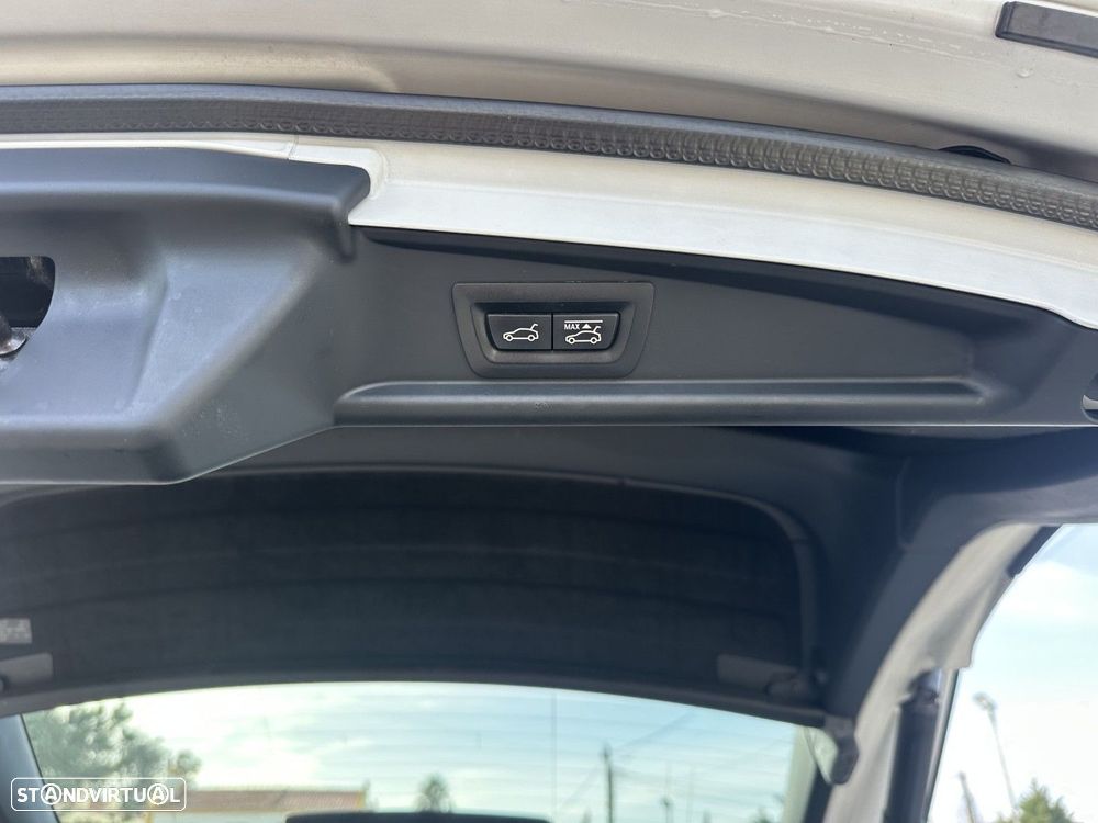 BMW 520 Gran Turismo d Pack M - 11