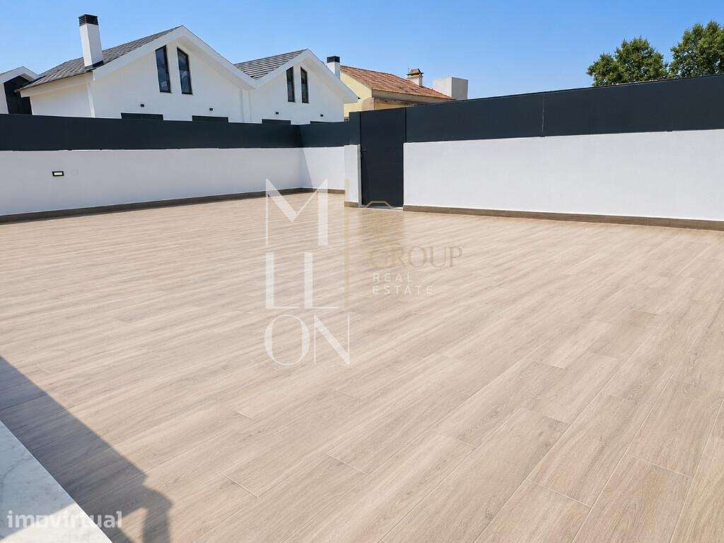 Moradia contemporânea com terraço e piscina em condomínio privado - Grande imagem: 4/19