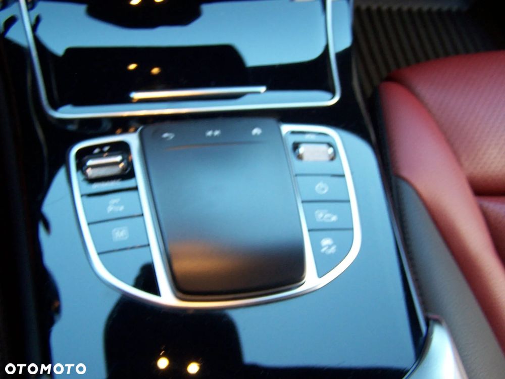 Mercedes-Benz GLC 220 d 4Matic 9G-TRONIC AMG Line - 28