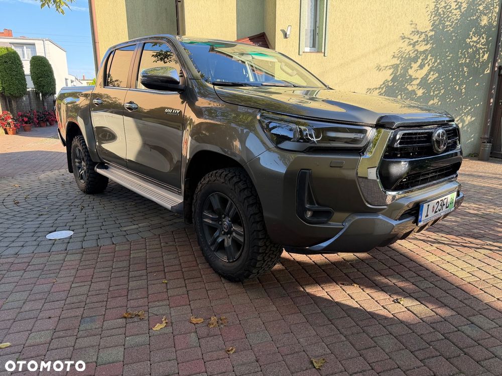 Toyota Hilux - 1