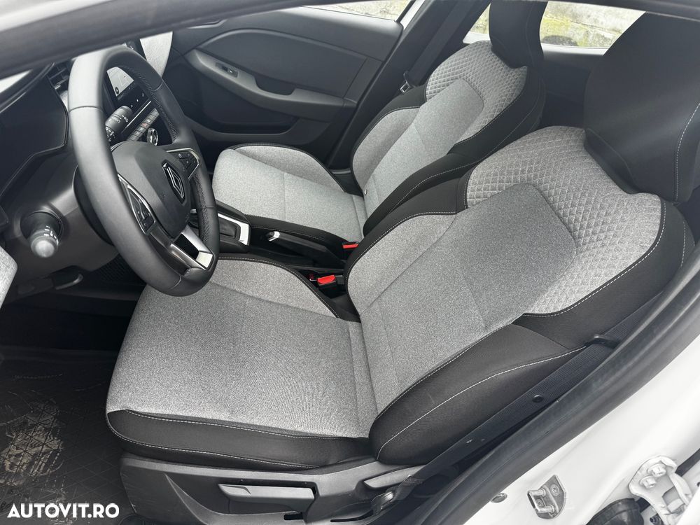 Renault Clio V E-Tech 145 Evolution - 8