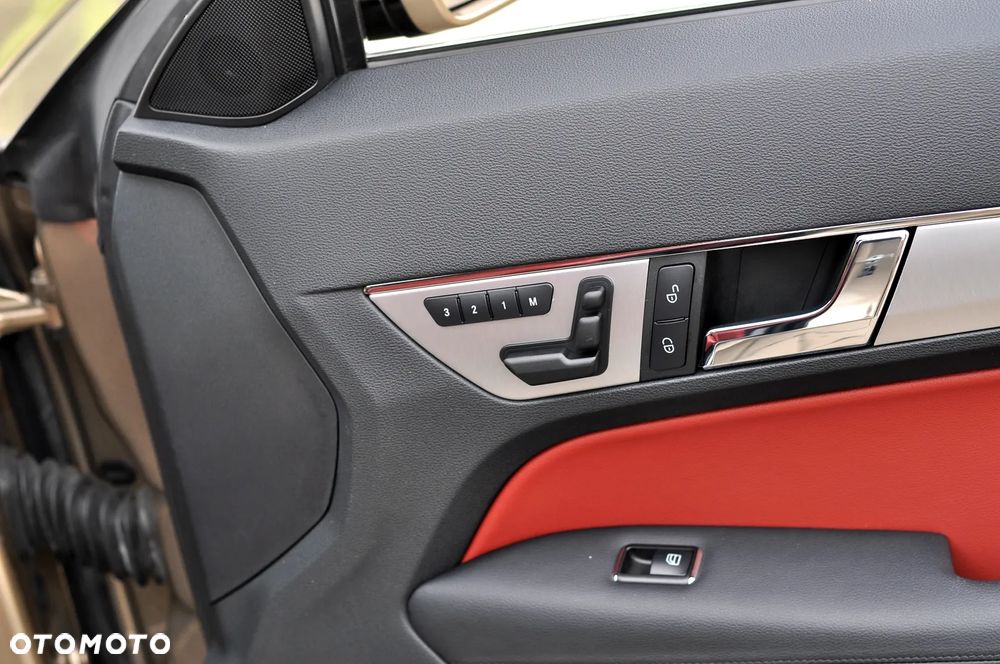 Mercedes-Benz Klasa E 350 CGI BlueEFFICIENCY 7G-TRONIC Avantgarde - 26