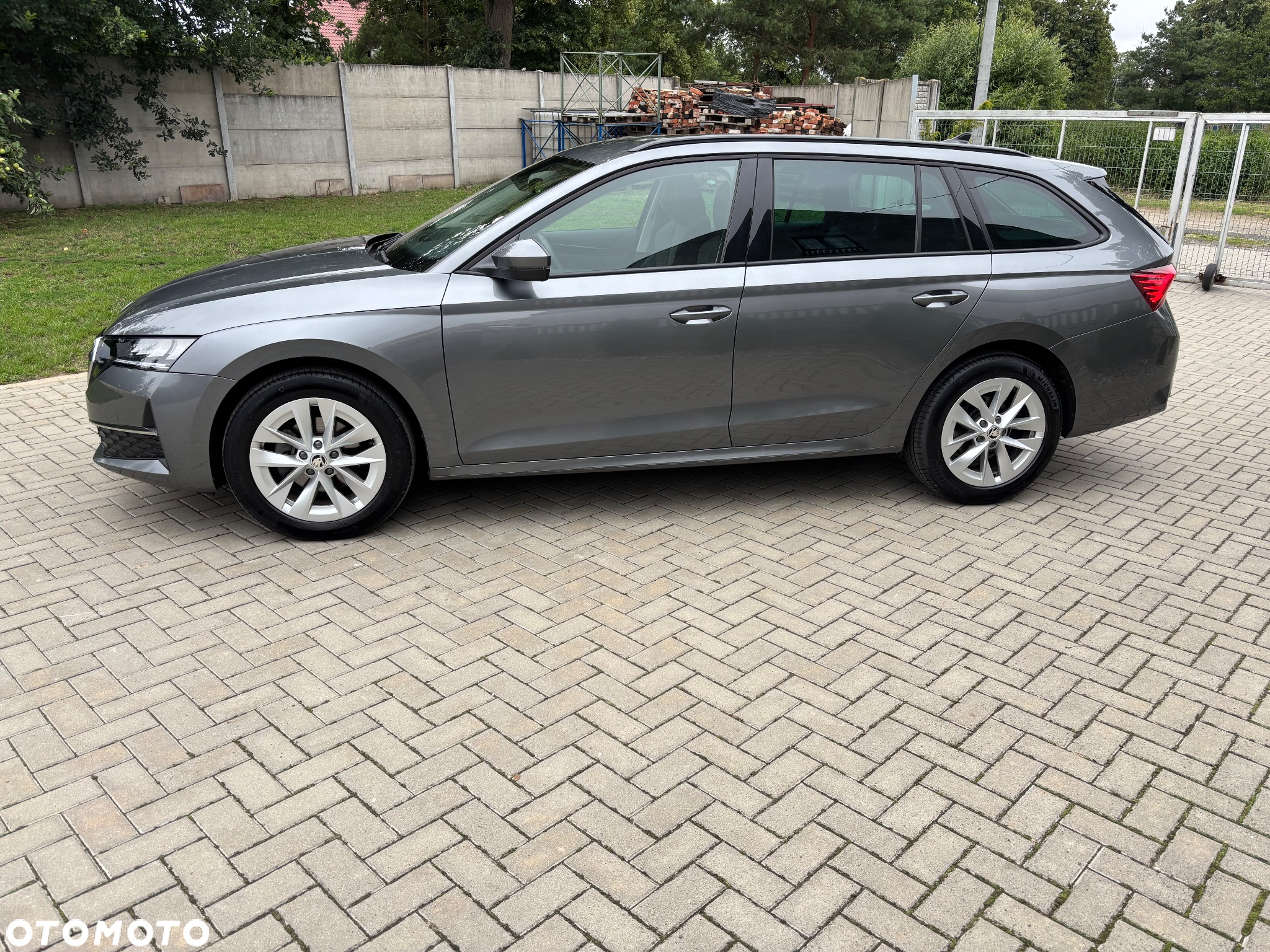 Skoda Octavia Combi 2.0 TDI DSG Edition - 4