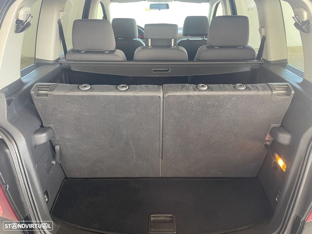 VW Touran 1.9 TDi Highline 7L - 9