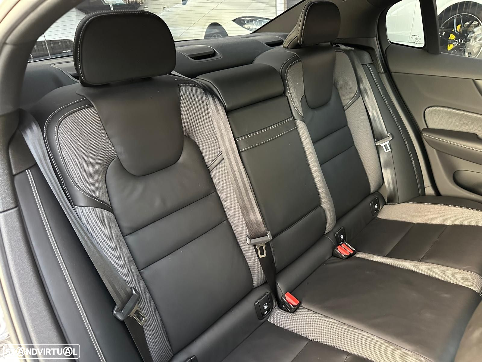 Volvo S60 2.0 T8 PHEV R-Design AWD - 21