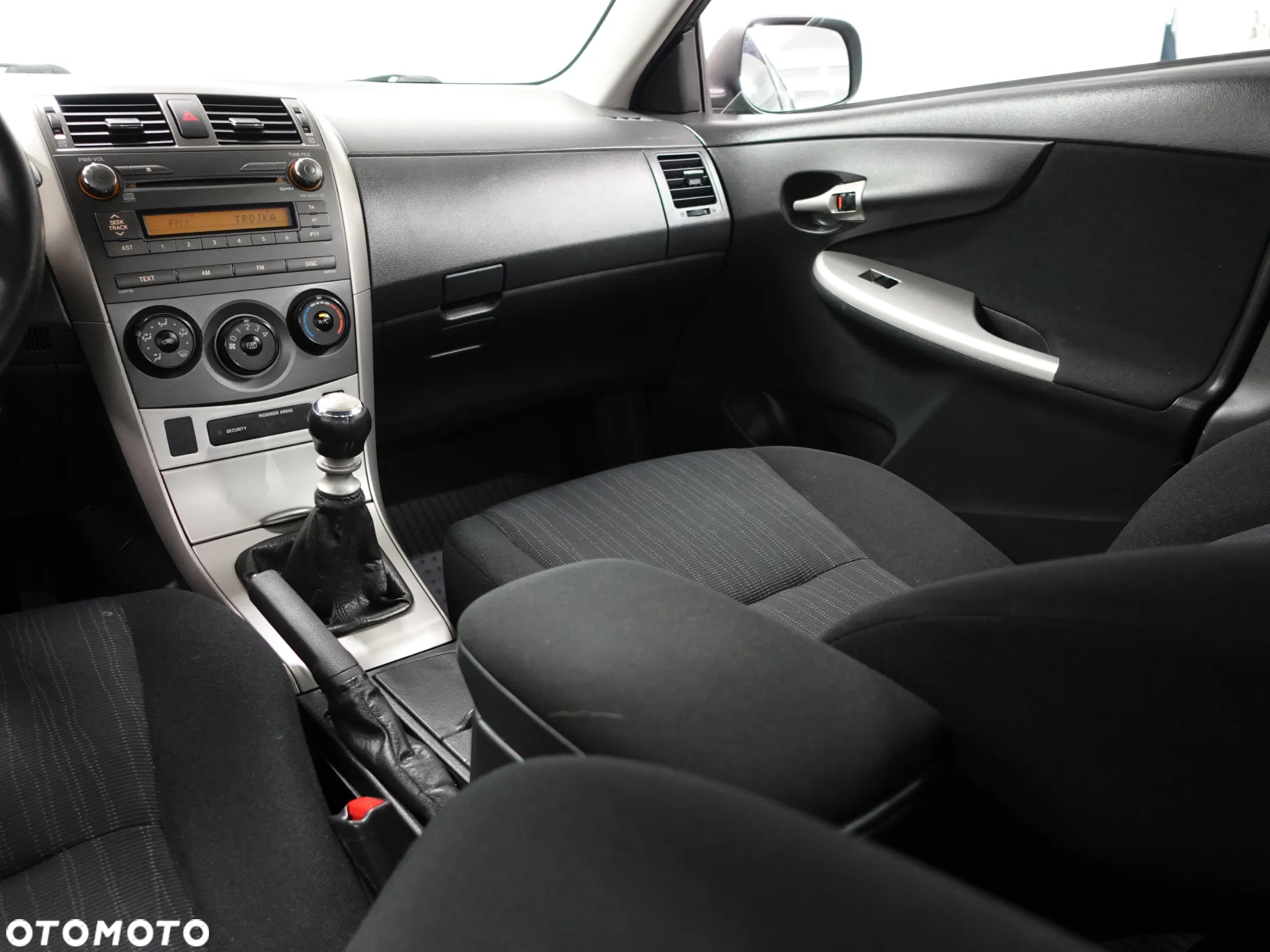 Toyota Corolla 1.6 Luna - 36