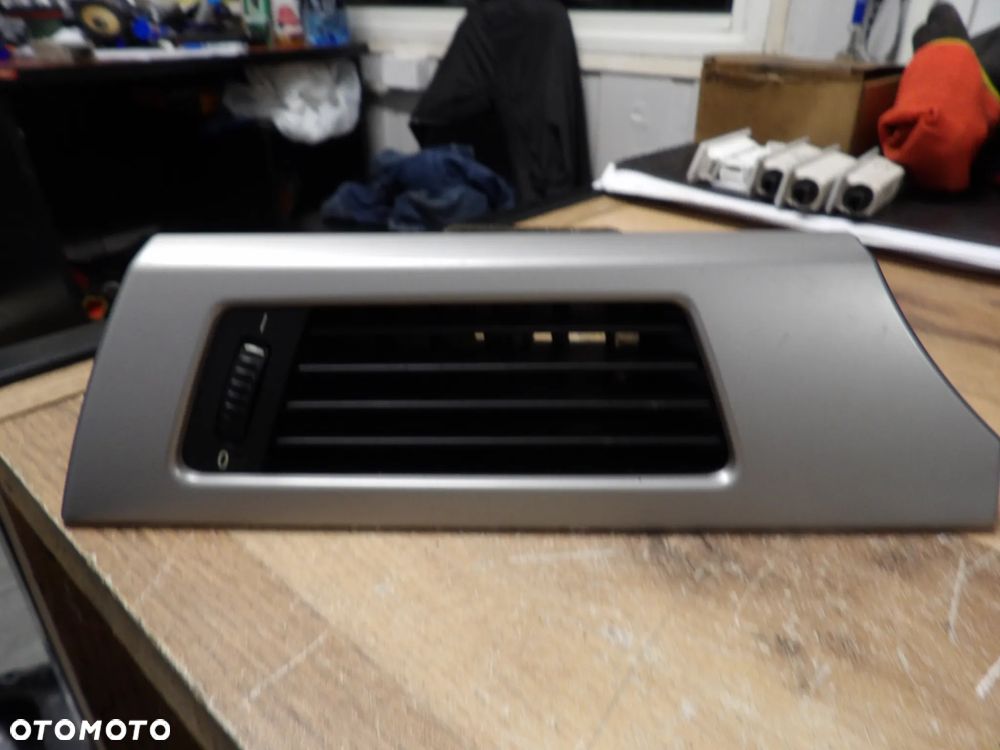 BMW - E90,E91 - LEWA KRATKA NAWIEWU - 6922633 - 1