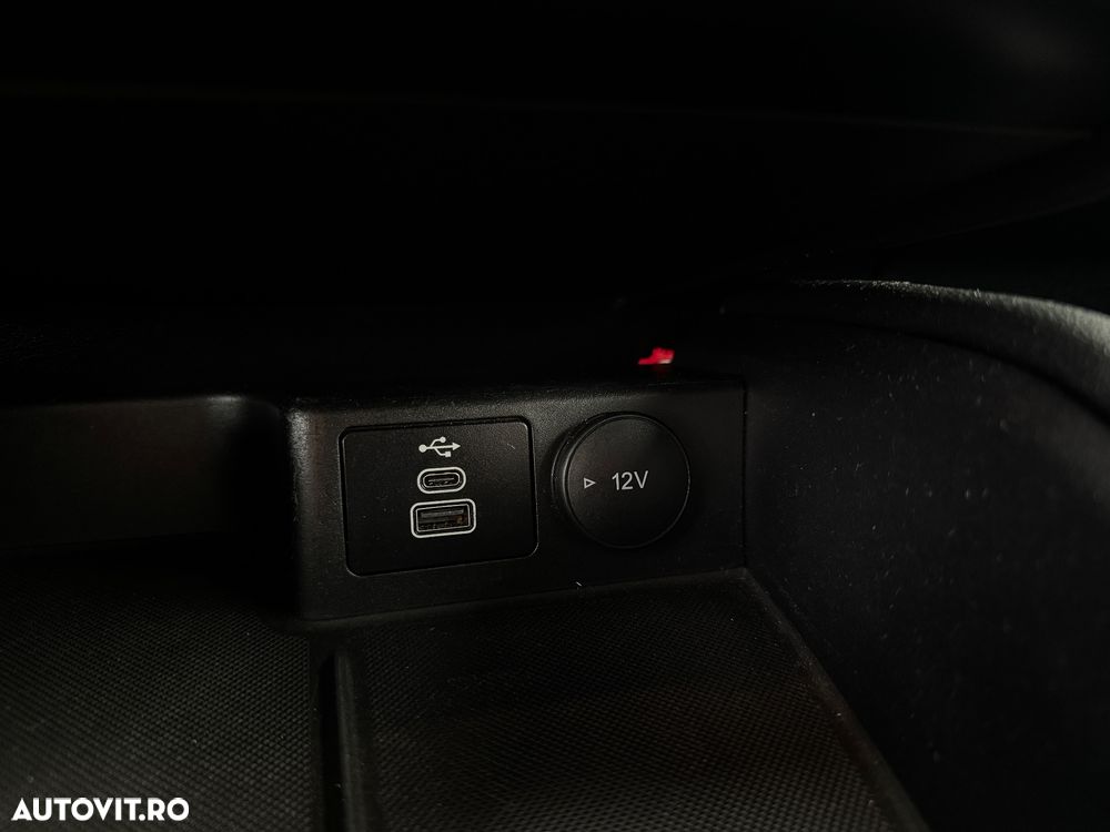 Ford Kuga 2.5 Duratec FHEV ST-LINE X - 32