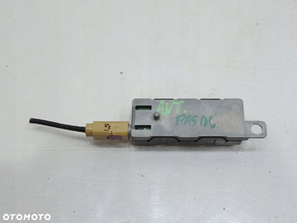 WZMACNIACZ ANTENY VW PASSAT B6 3C9035552A - 5