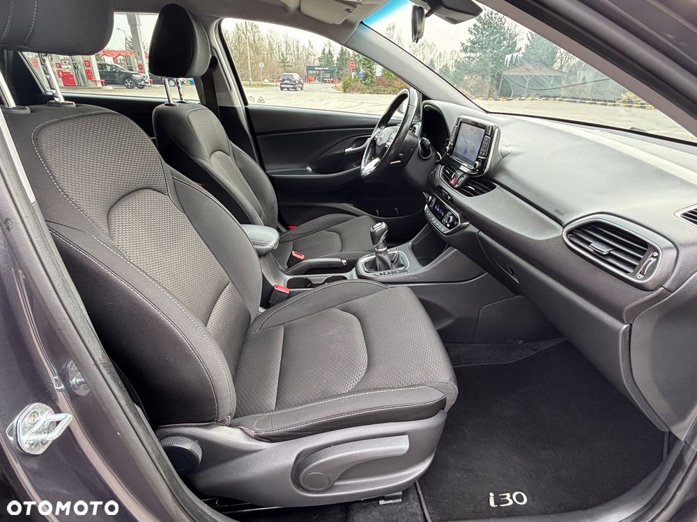 Hyundai i30 blue Kombi 1.4 Classic Navigation - 30