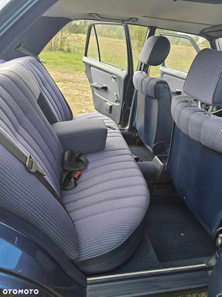 Mercedes-Benz W123 - 22