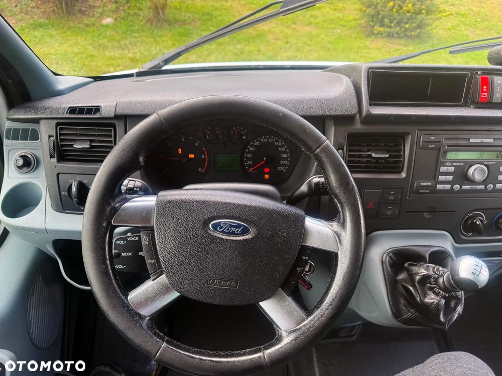 Ford Transit 350L - 16