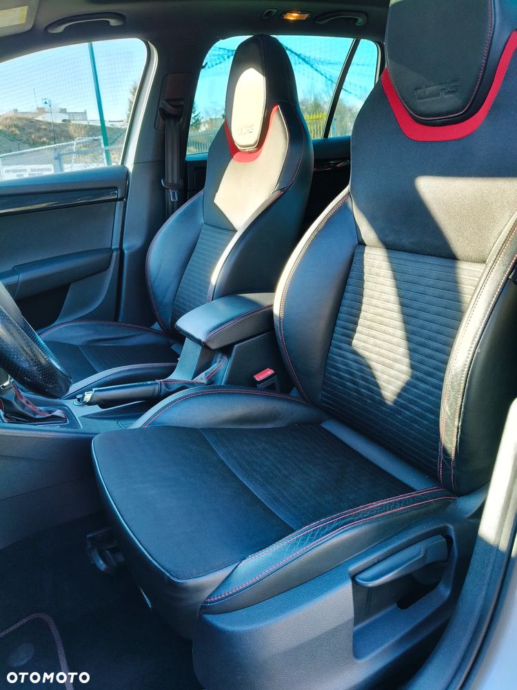 Skoda Octavia 2.0 TDI DSG RS - 10