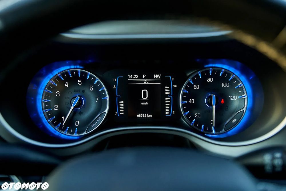 Chrysler Pacifica - 17