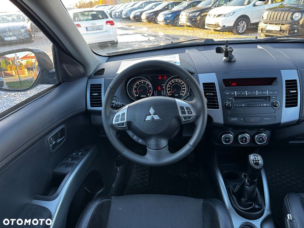 Mitsubishi Outlander 2.0 2WD Invite - 31