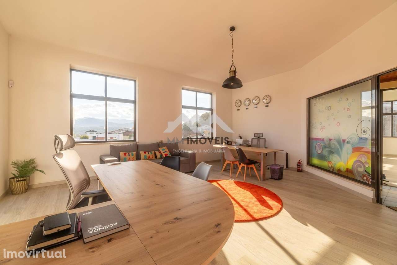 Loja | Centro Comercial S. Pedro do Sul | Luz Natural | Duas frentes S - Grande imagem: 2/13