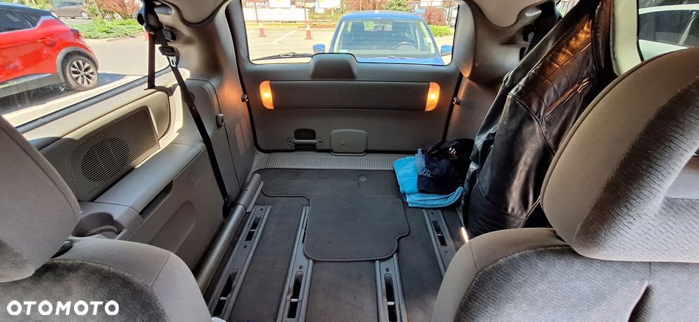Chrysler Grand Voyager 2.8 CRD LX - 21