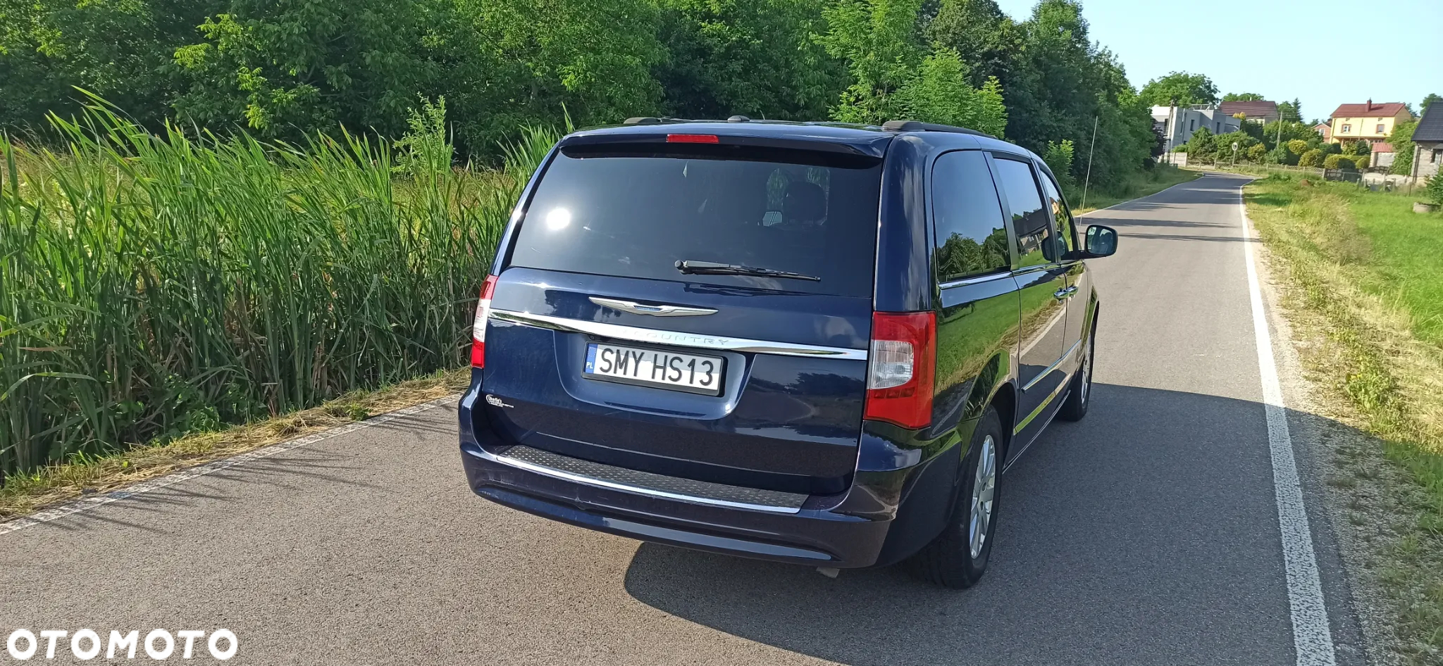 Chrysler Town & Country - 7