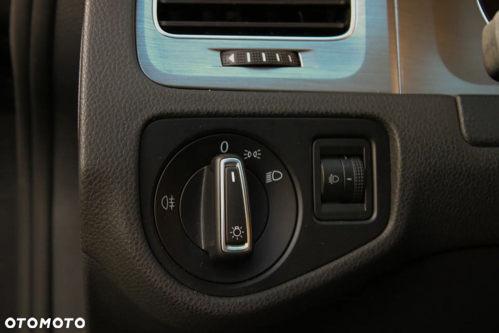 Volkswagen Golf 2.0 BlueTDI Comfortline - 33