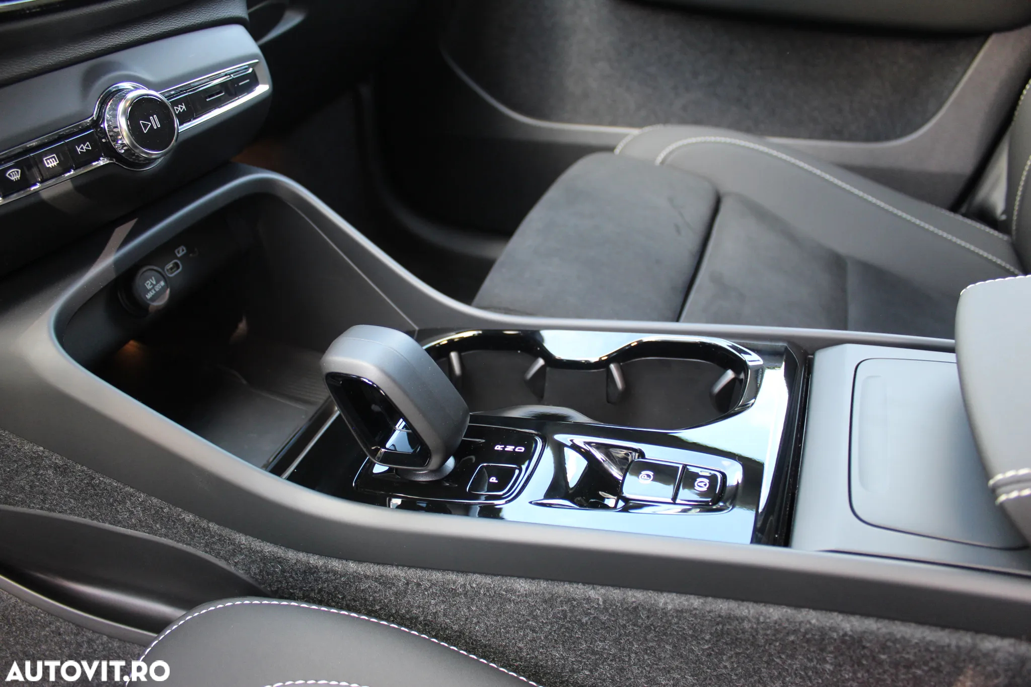 Volvo XC 40 B4 AT FWD MHEV Ultimate Dark - 24