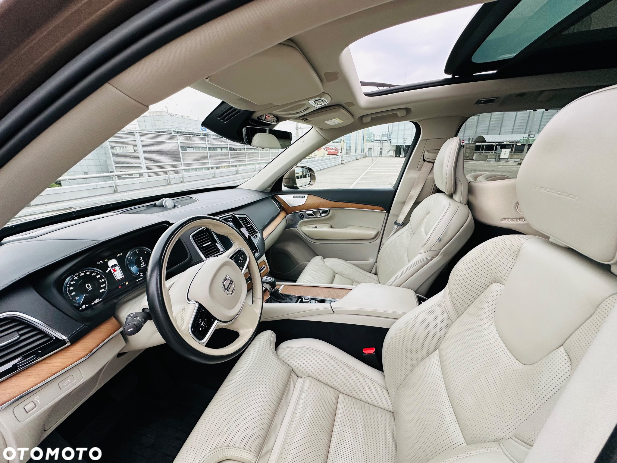 Volvo XC 90 D5 SCR AWD Inscription 7os - 24