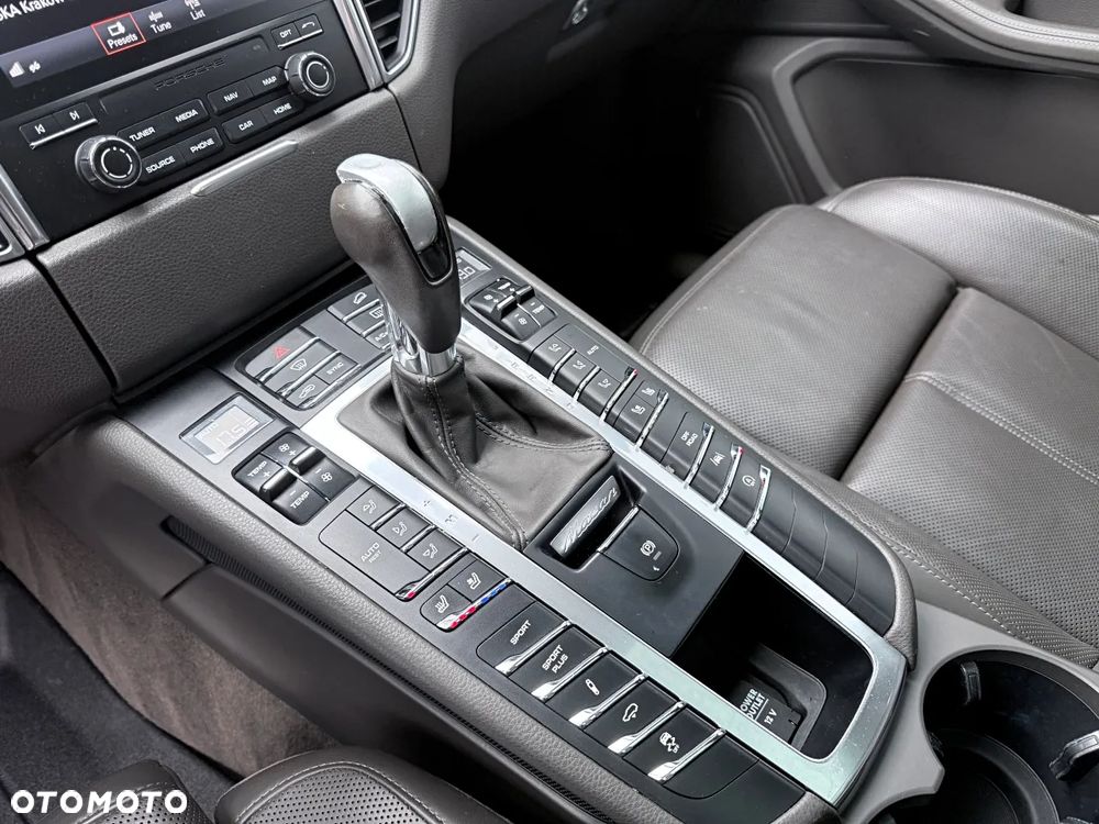 Porsche Macan - 16