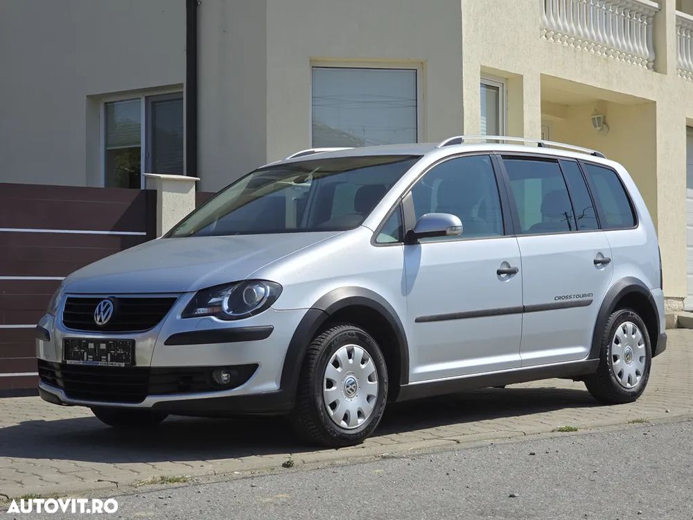 Volkswagen Touran 2.0 TDI DPF Cross - 2