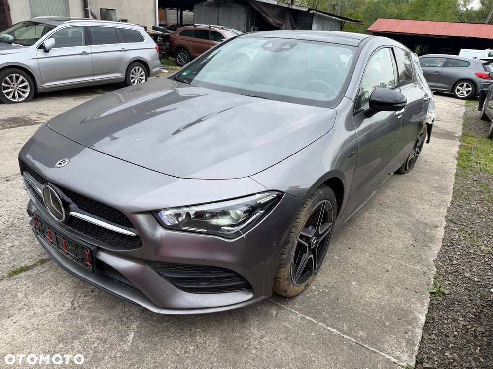 Mercedes-Benz CLA 250 e 8G-DCT AMG Line - 25