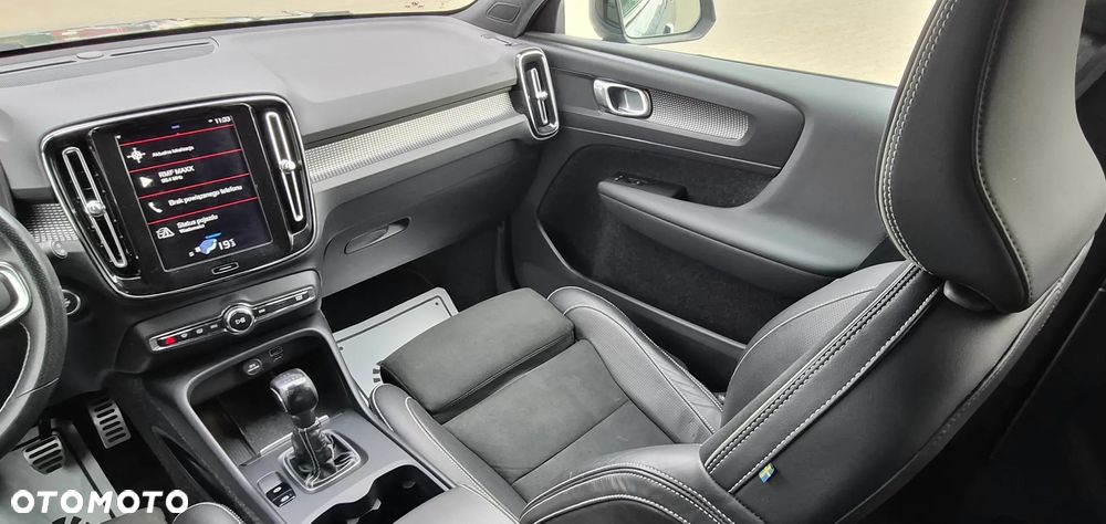 Volvo XC 40 T3 R-Design - 33