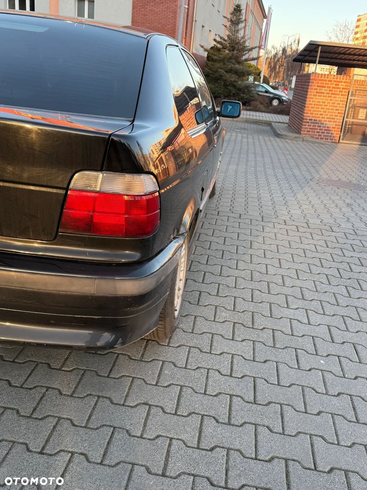 BMW Seria 3 316i - 22