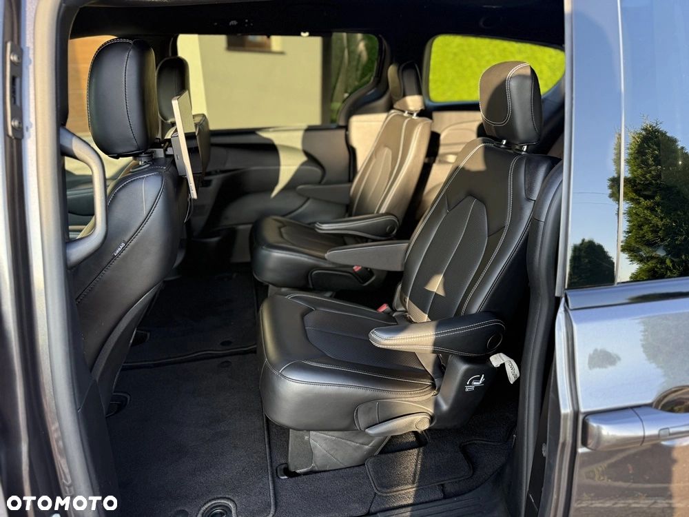 Chrysler Pacifica - 33