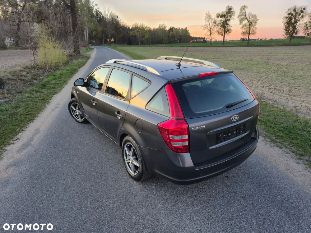 Kia Ceed - 22