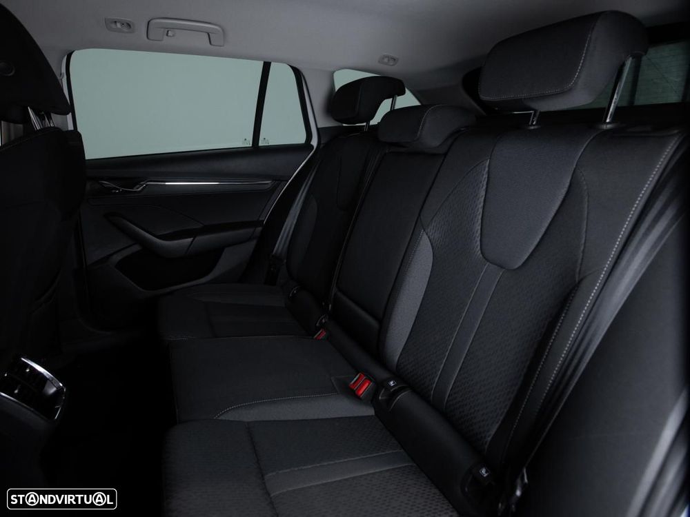 Skoda Octavia Break 2.0 TDI DSG First Edition - 10