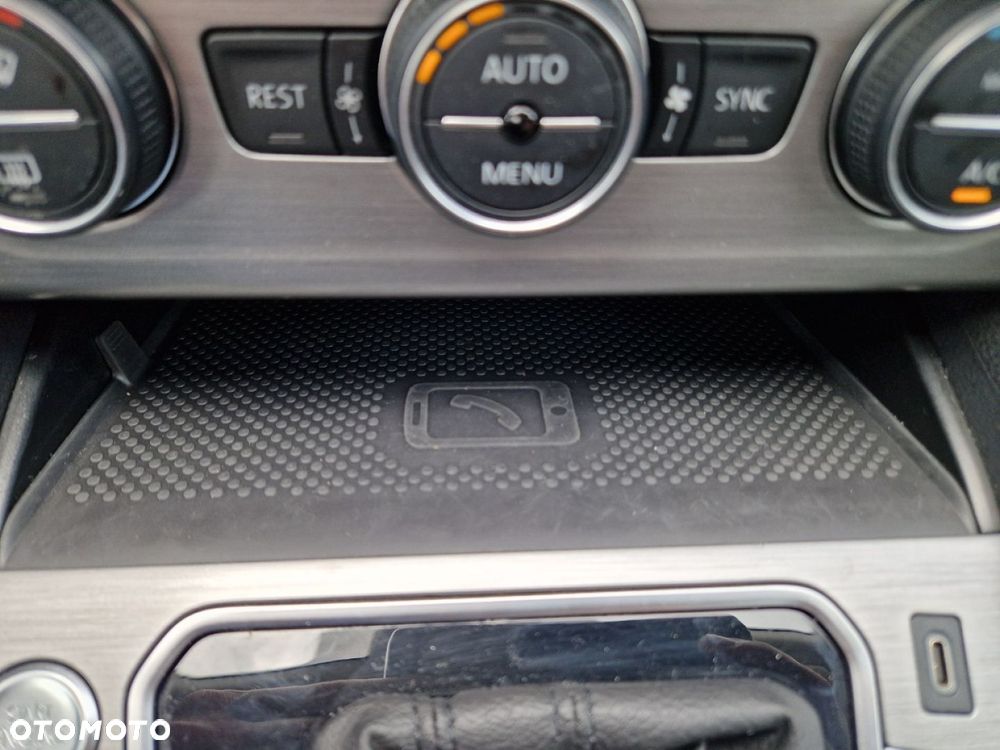 Volkswagen Passat - 16