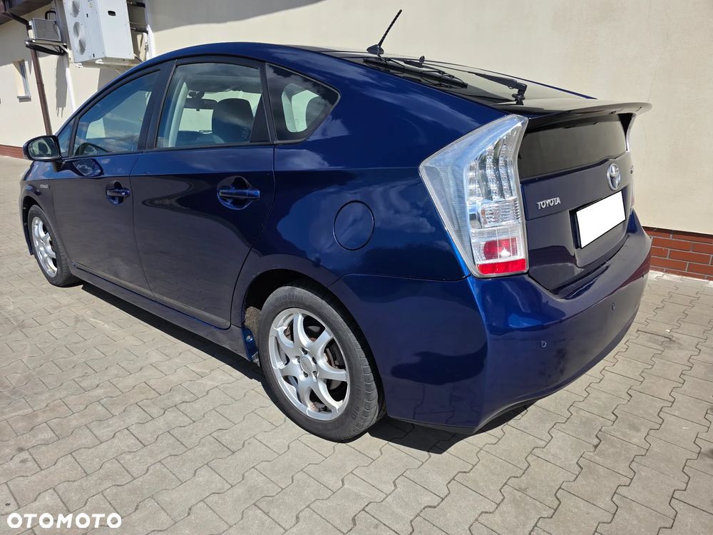 Toyota Prius (Hybrid) - 9