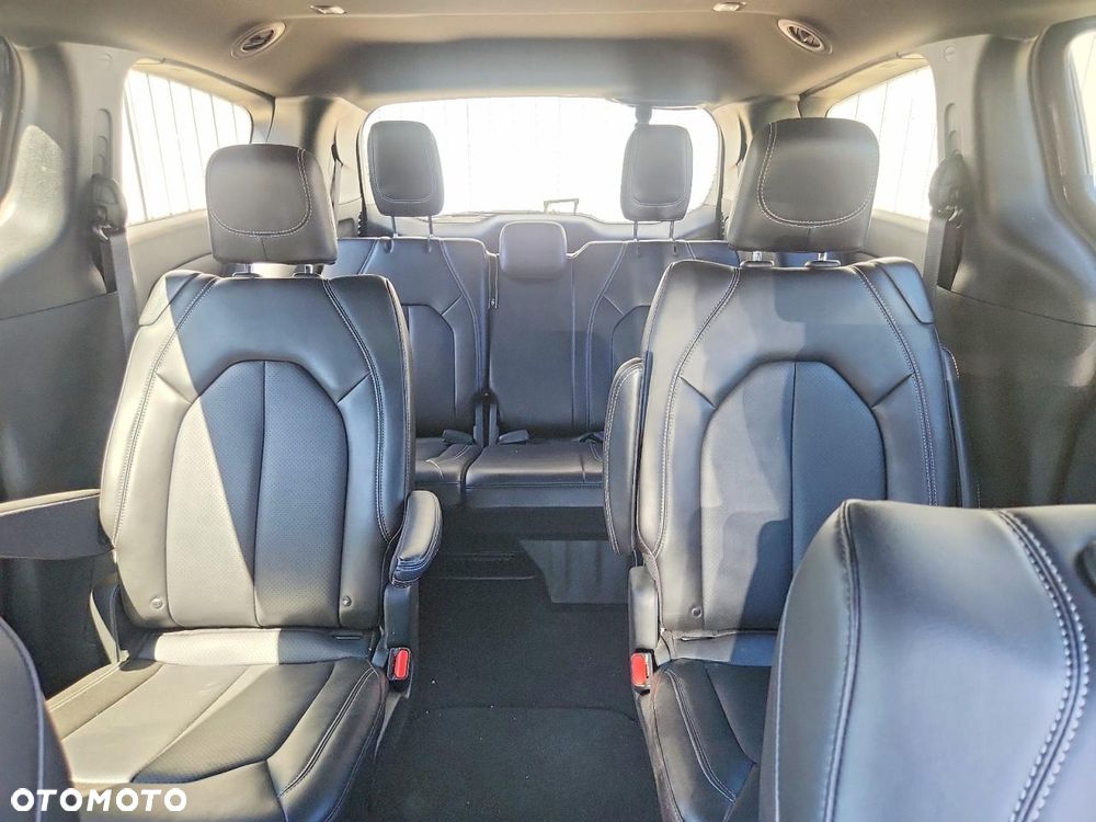 Chrysler Pacifica - 11
