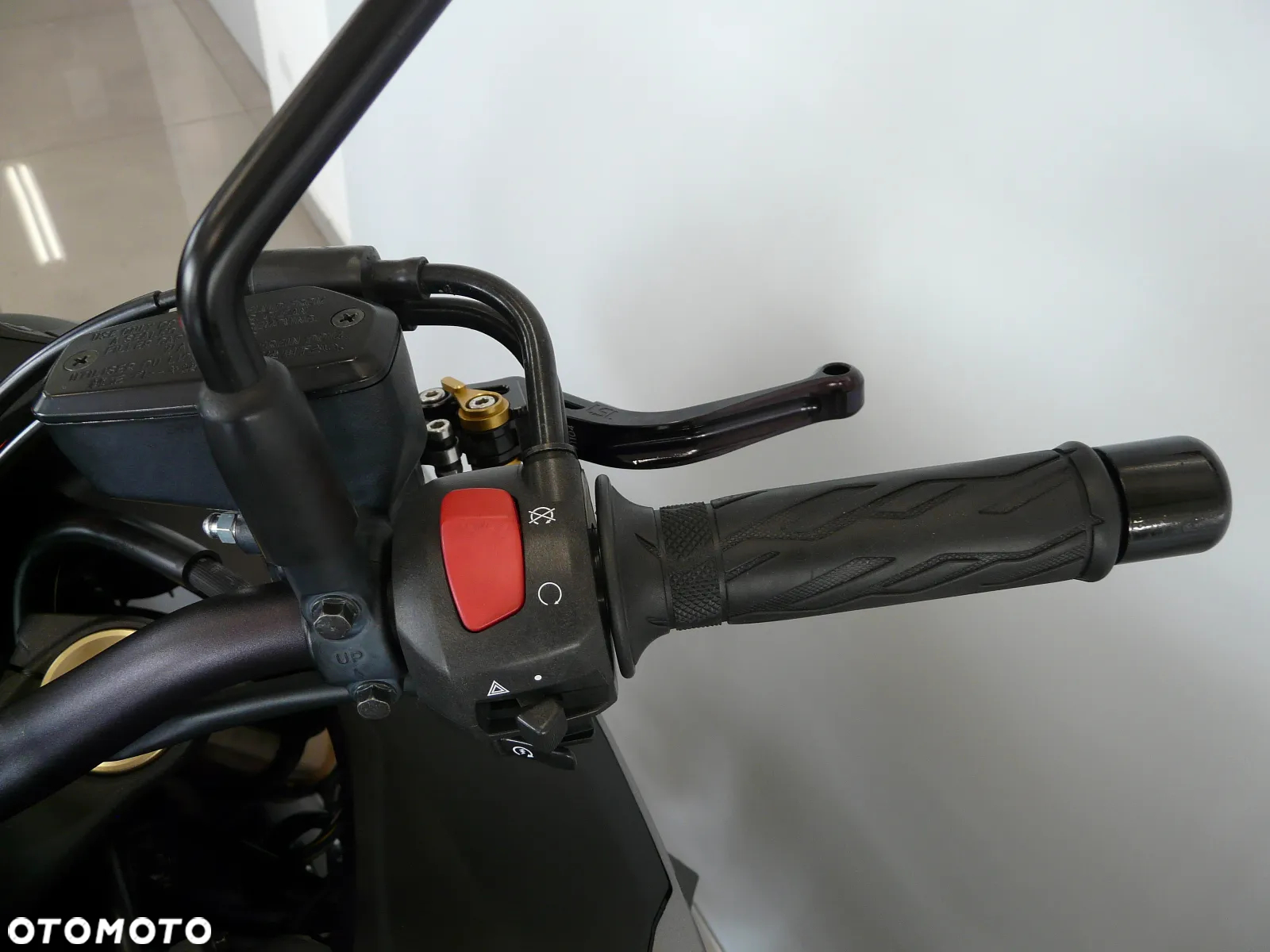 Suzuki GSX 1000 - 14