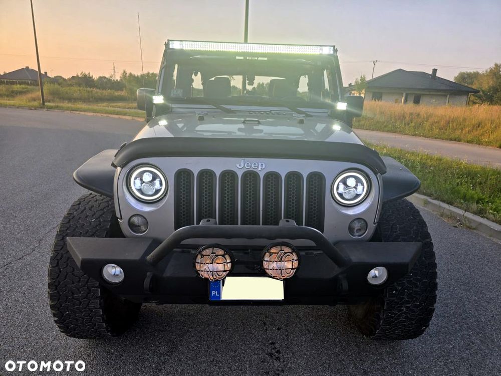 Jeep Wrangler 3.6 Unlim Sahara - 25