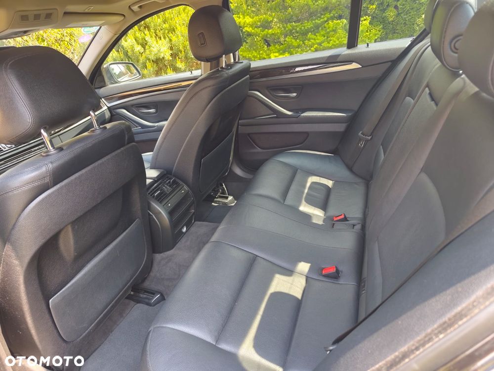 BMW Seria 5 528i xDrive - 9