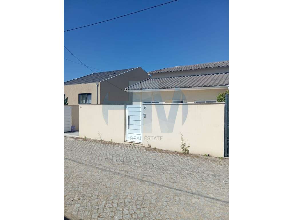 Moradia T3 em Lavra a 800m da praia - Grande imagem: 2/38