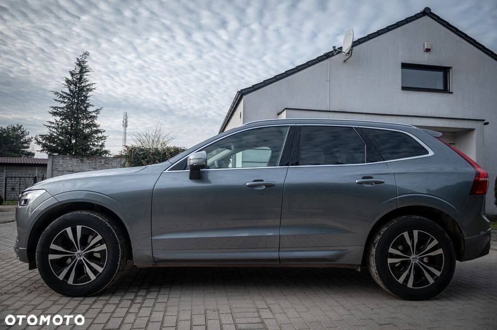 Volvo XC 60 T4 Momentum Pro - 1