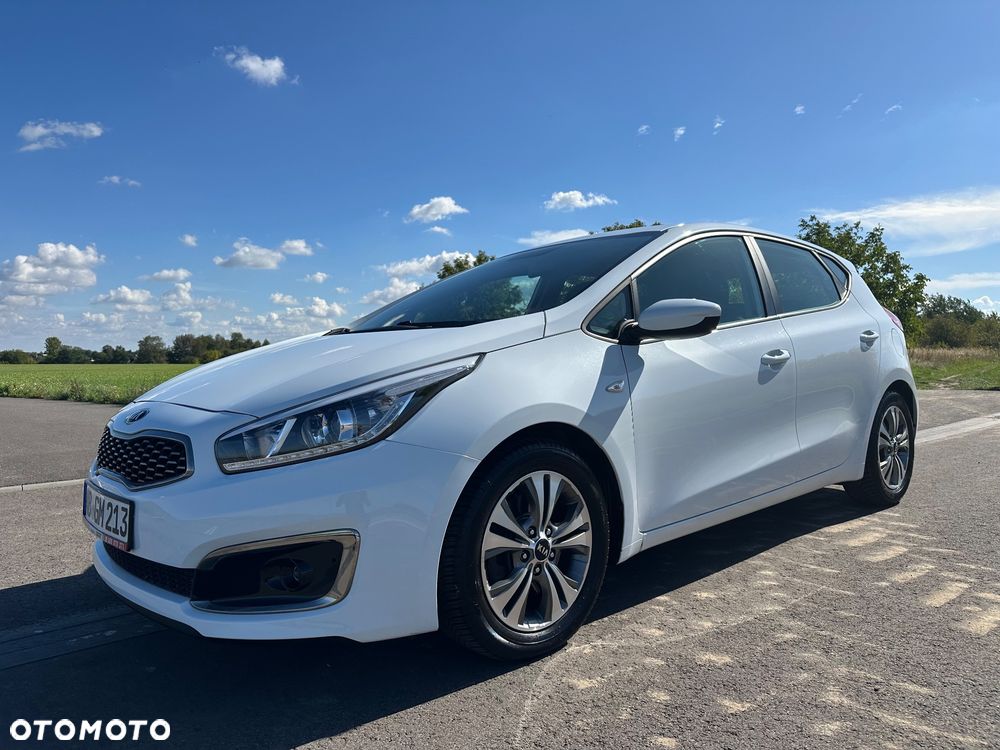 Kia Ceed 1.4 CVVT Dream Team Edition - 1