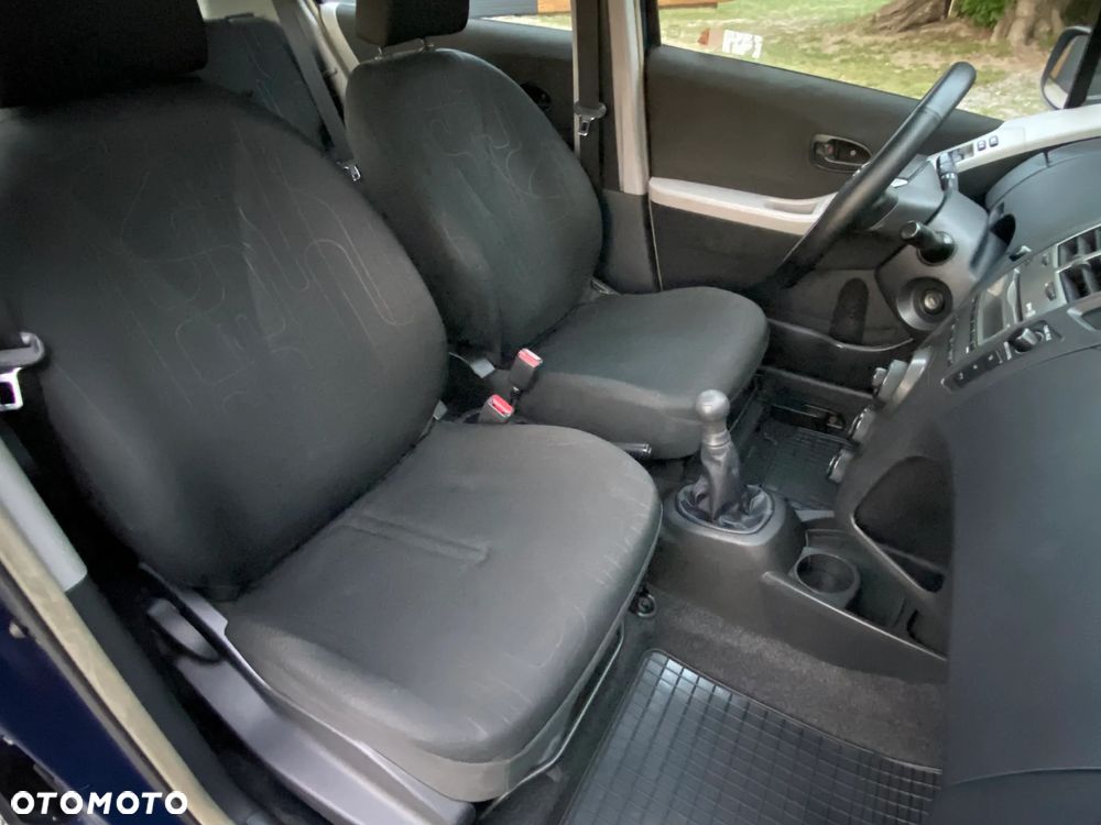 Toyota Yaris - 11