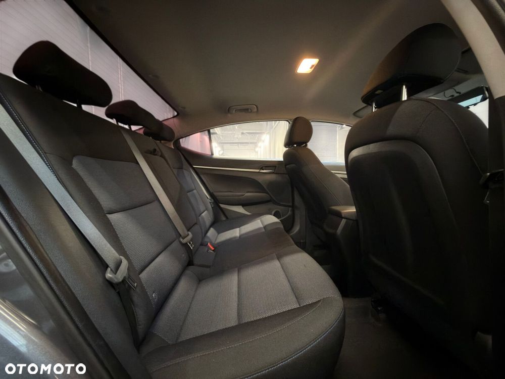 Hyundai Elantra 1.6 Classic Plus - 23