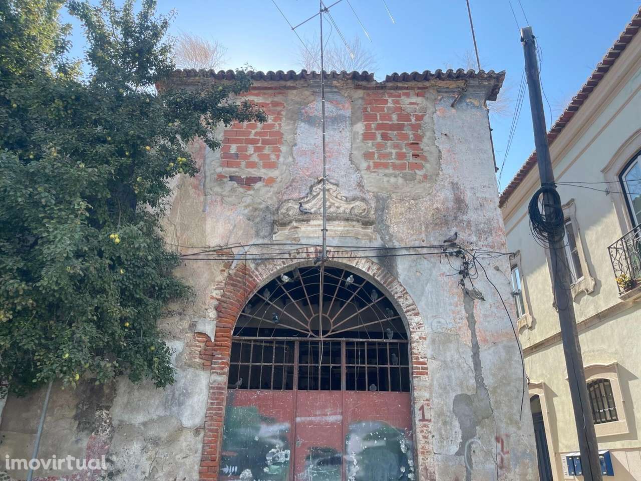 Moradia T4 para recuperar na Ribeirinha, Santarém - Grande imagem: 4/12