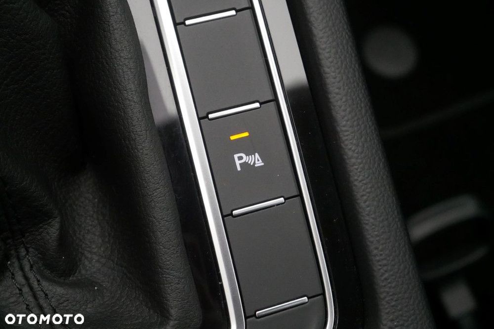 Volkswagen Passat Variant 2.0 TSI Business DSG - 18