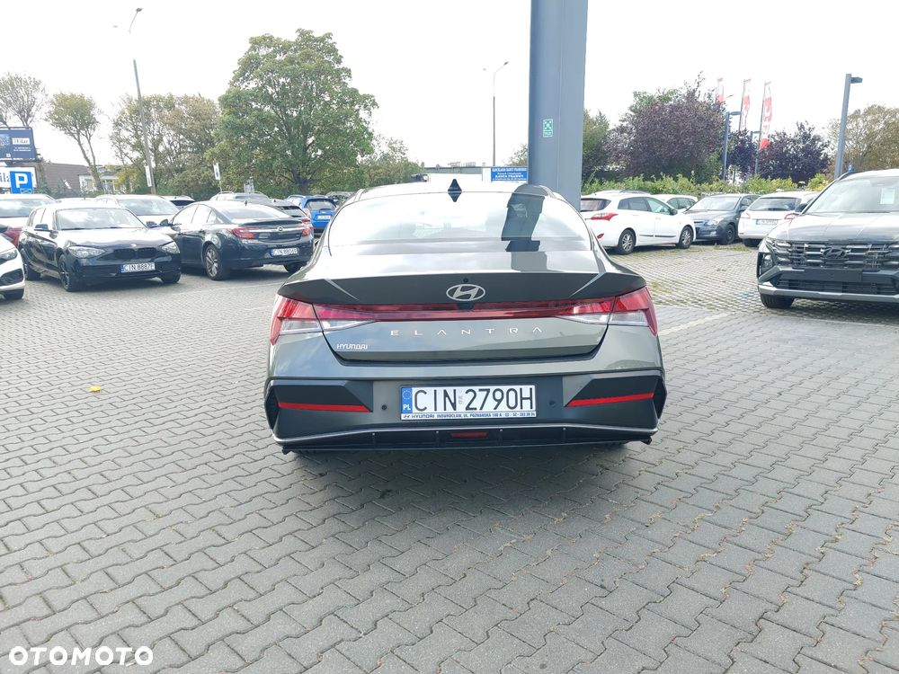 Hyundai Elantra 1.6 Smart - 6