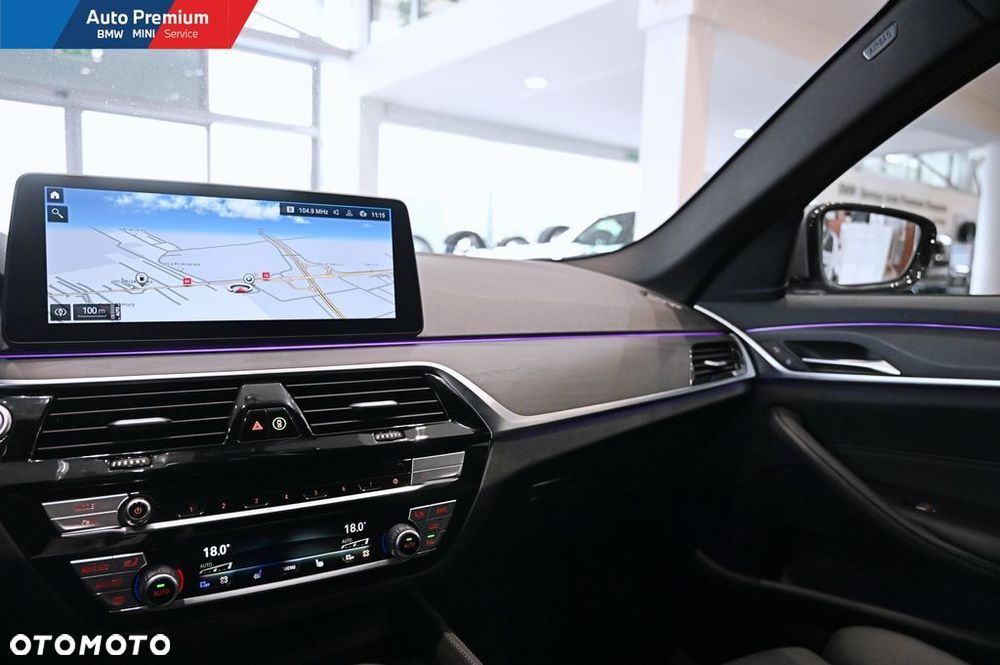 BMW Seria 5 530d xDrive mHEV - 9